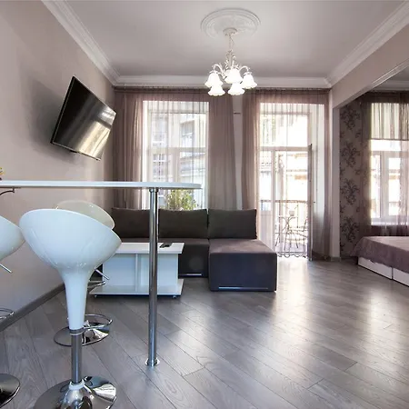 Home Hotel Apartments On Mykhailivska Square - Kiev Exterior photo