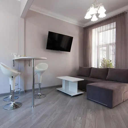 Home Hotel Apartments On Mykhailivska Square - Kiev Exterior photo