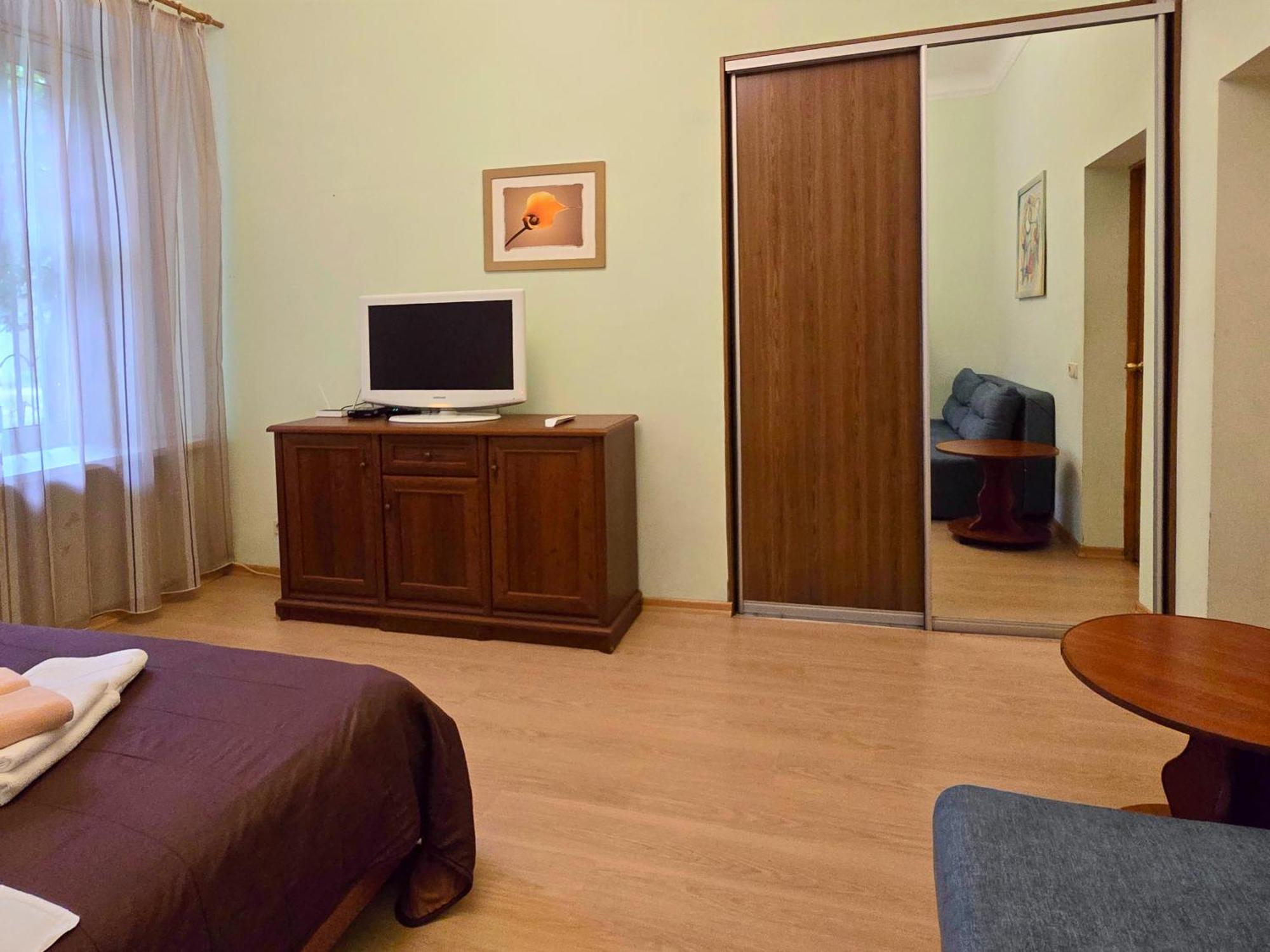 Apartment On Mykhailivska Square - *