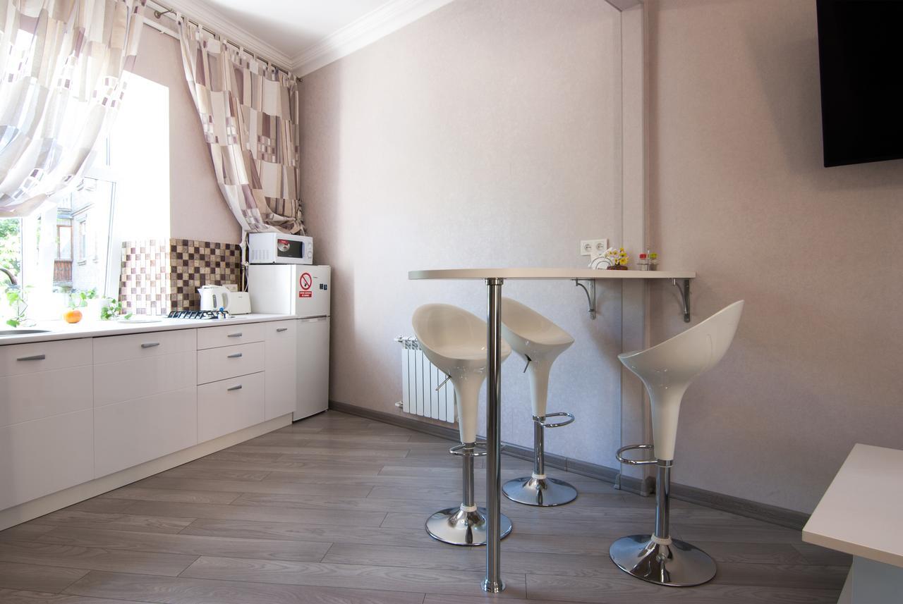 Apartment On Mykhailivska Square - *