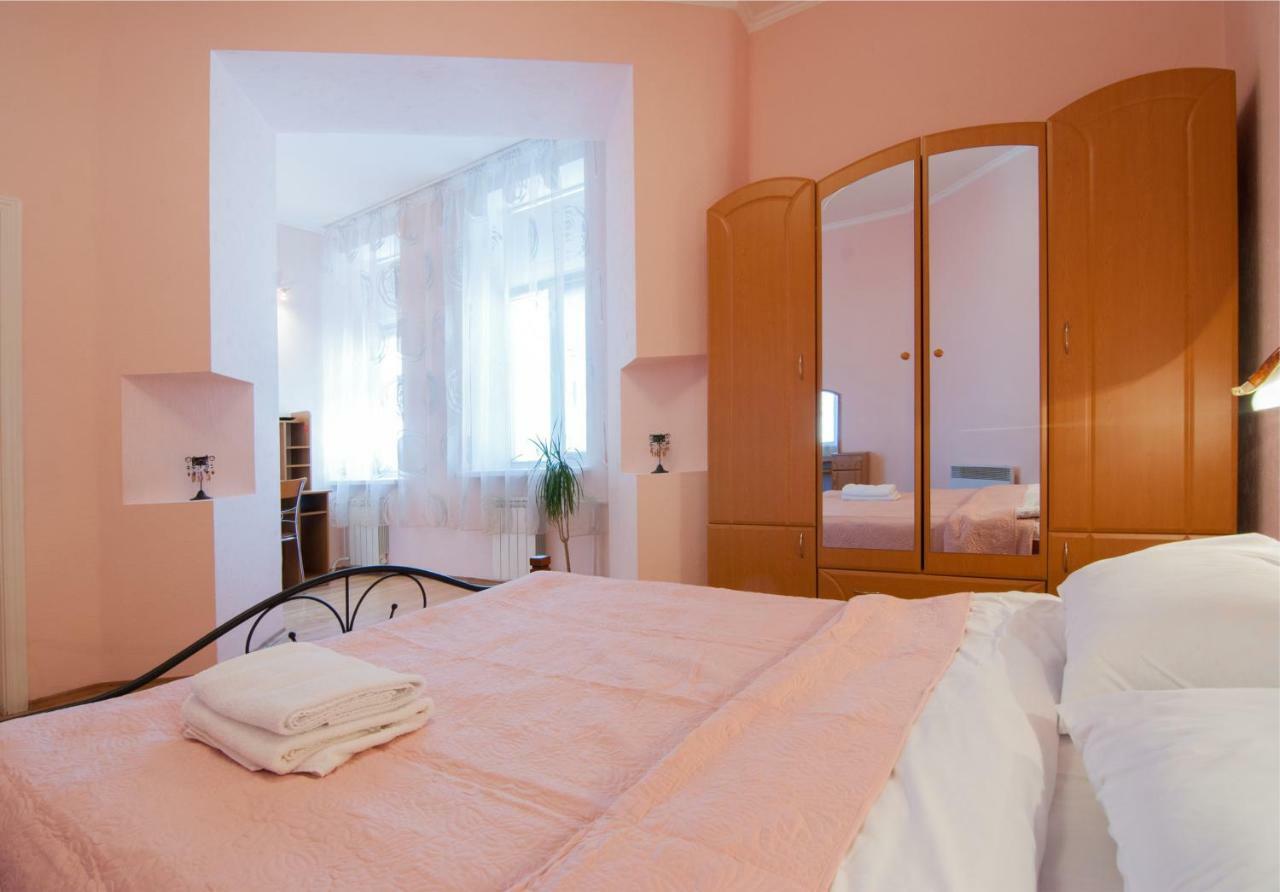 Apartment On Mykhailivska Square -