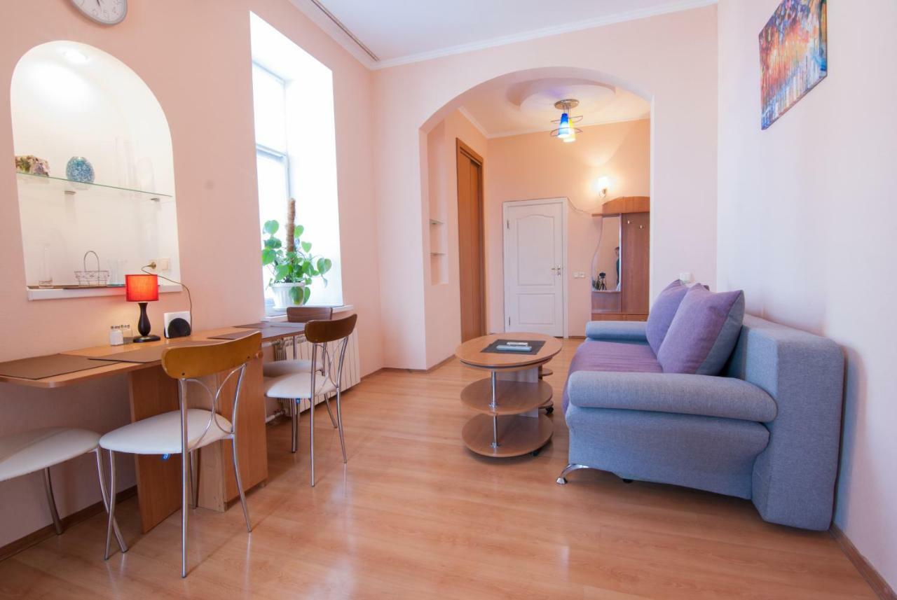 Apartment On Mykhailivska Square -