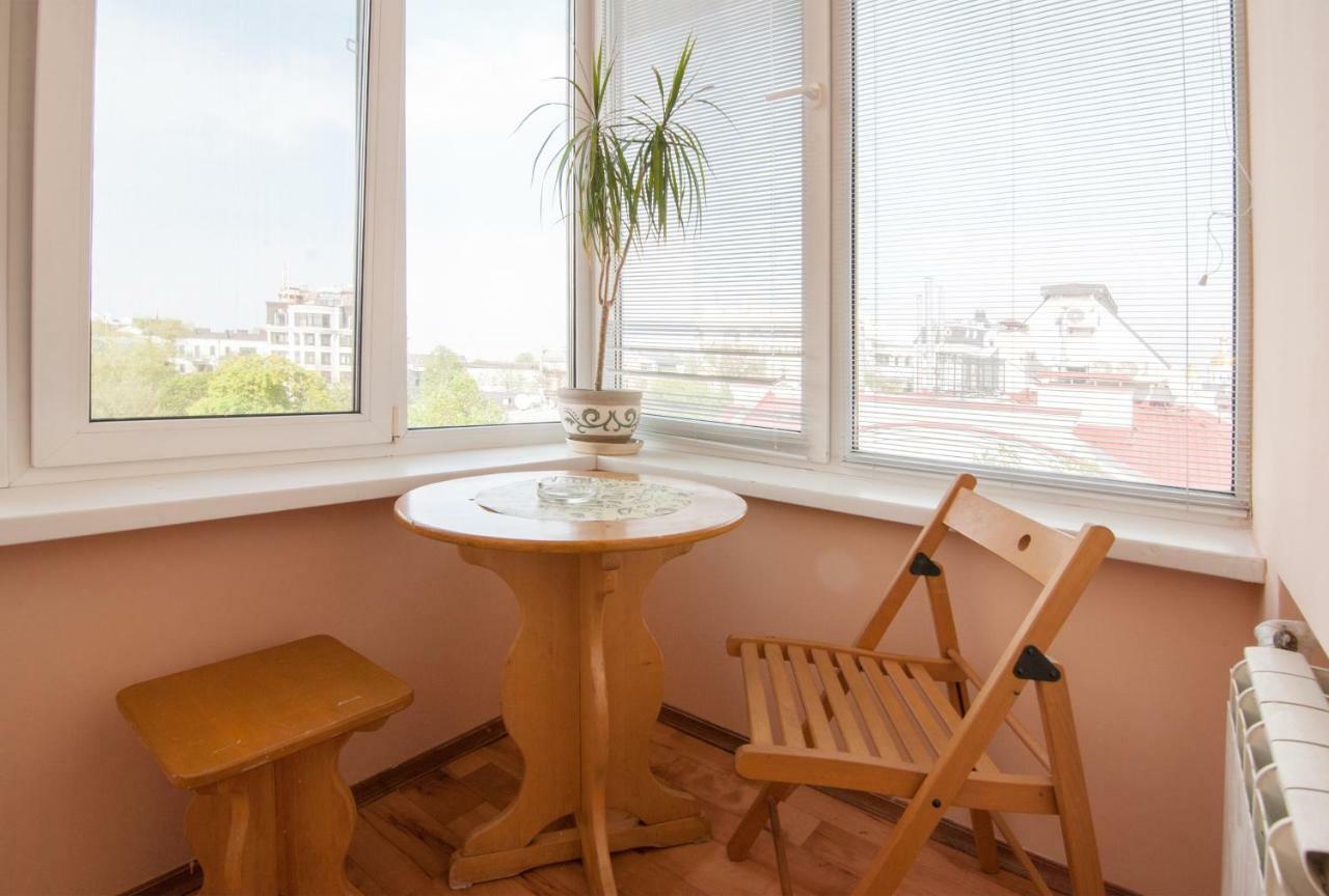 Apartment On Mykhailivska Square - *