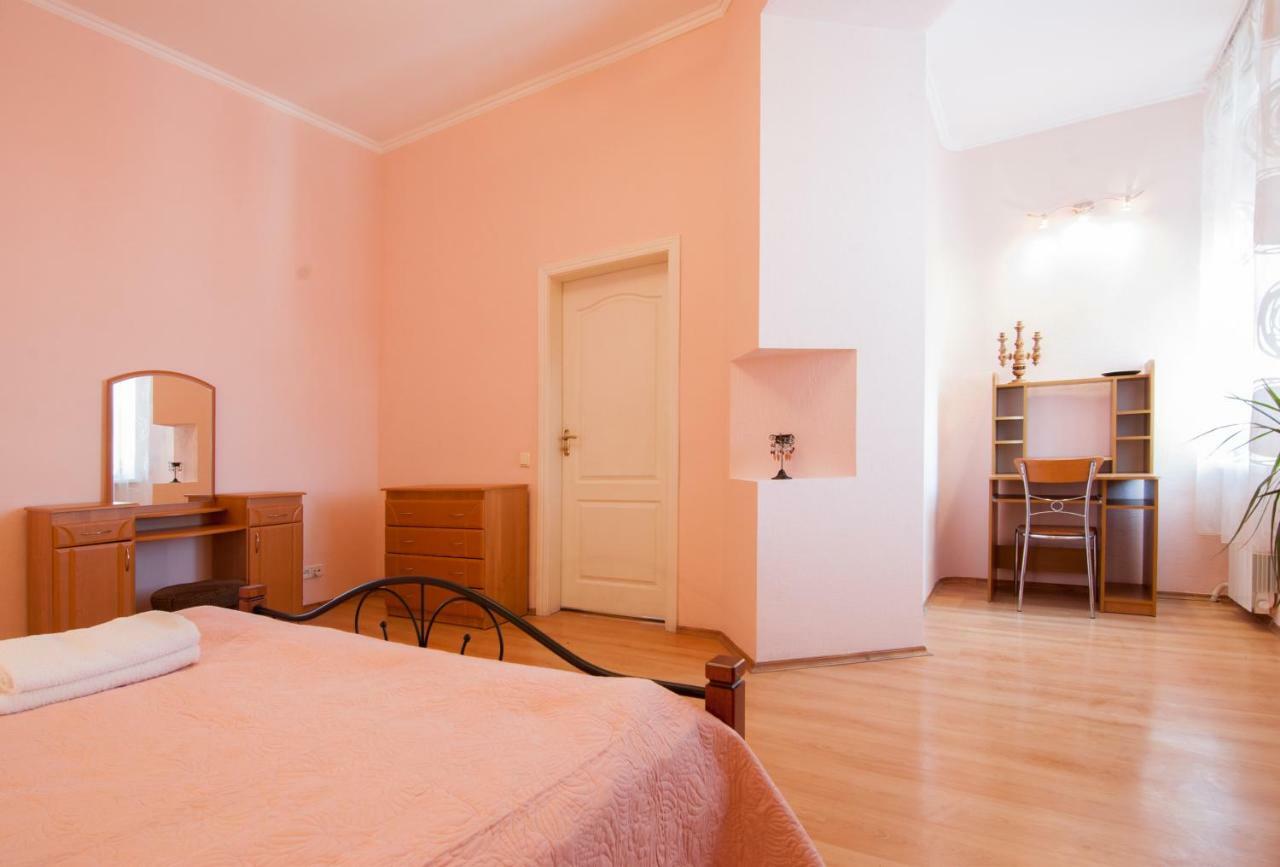 Apartment On Mykhailivska Square - *