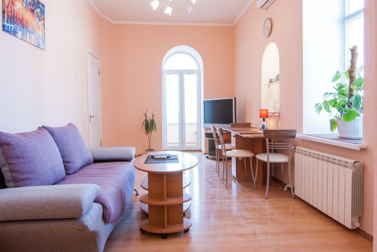 On Mykhailivska Square - Apartment
